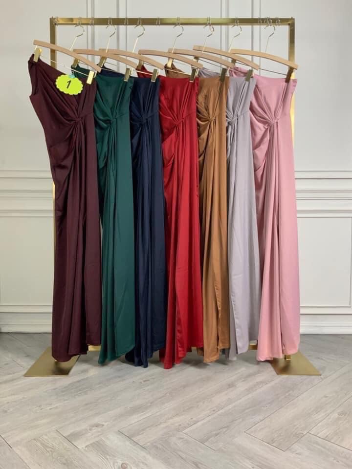 kudapy ชุดราตรียาวไหล้เบี่ยงเฉียงข้าง รวบไหล่ มัดเอว ผ้าเครปซาติน สีเทา ,แดงไวน์ ,ส้มอิฐ ,เขียวแก่ ,กรมท่า, น้ำตาลอิฐ ,ชมพู