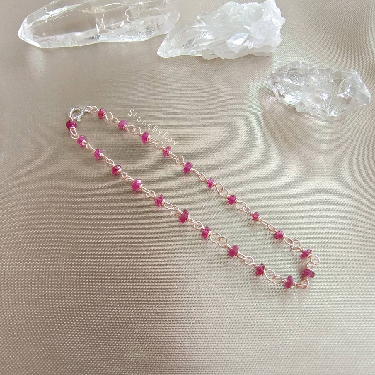 สร้อยข้อมือลวดดัดพลอยทับทิม(Ruby)