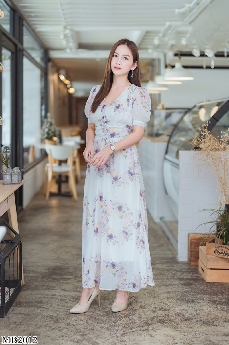 kudapy เดรสยาวสีขาว แต่งกระดุมลายดอกใส่สบายสวยดูดี
