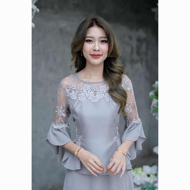 kudapy เดรสสั้นสีชมพู/สีเทา เป็นงานผ้าไหมแต่งลูกไม้ + ผ้าชิฟฟ่อนพริ้วๆ งานผสมผสาน 3 เนื้อผ้า ดีเทลมากมายตกแต่งสวยหวาน