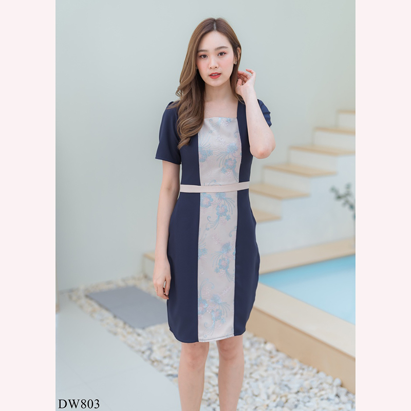 kudapy เดรสสั้นทูโทนคอเหลี่ยมแขนสั้นสีชมพู/สีฟ้า/สีกรม คอเหลี่ยมเสื้อและกระโปรงลายดอกด้านหน้า