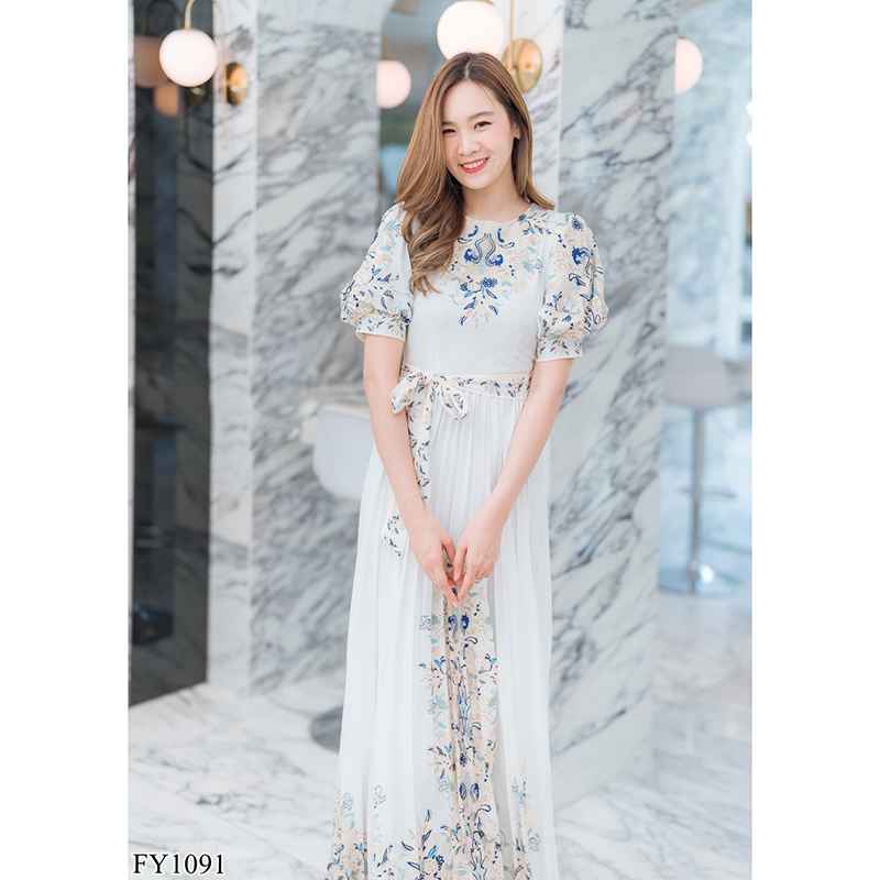 kudapy เดรสยาวสีชมพู/สีขาว กระโปรงอัดพลีทผ้าซาติน+เชือก