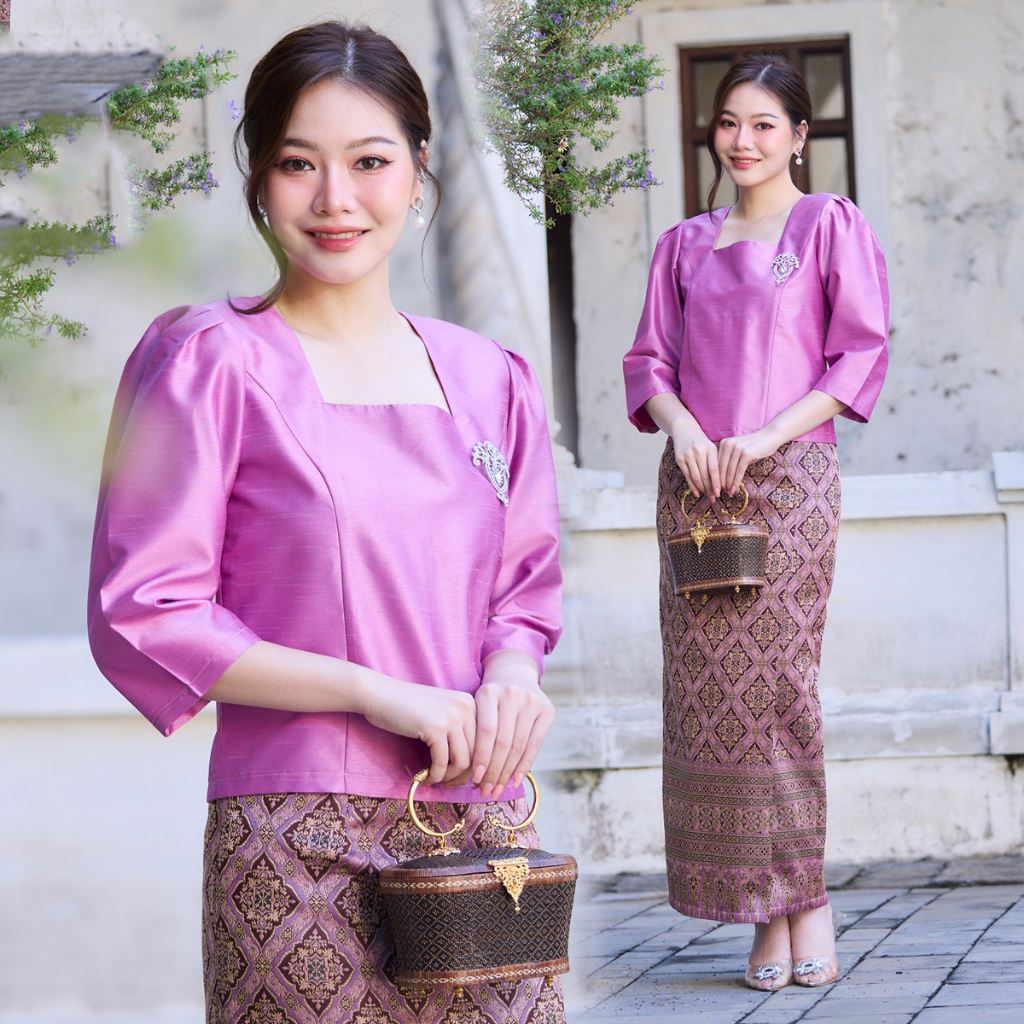 kudapy เซตออกงานสีม่วง คอเหลี่ยม แขนสามส่วน เสื้อผ้าไหม+ผ้าถุงทอลายกาฬสินทร์ ทบหน้า