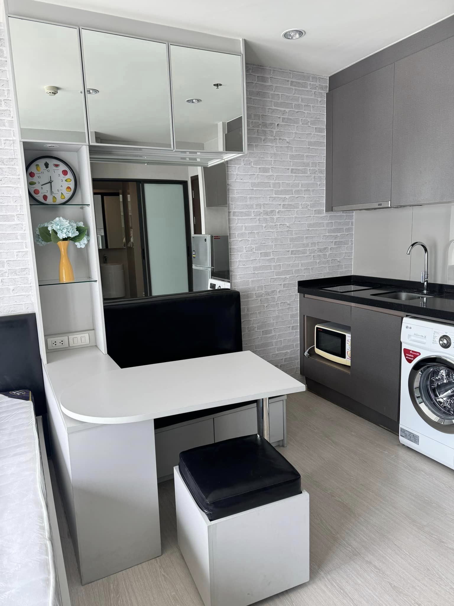 ปล่อยเช่าคอนโด Rhythm Asoke (ริทึ่ม อโศก) - Studio 1ห้องน้ำ - ใกล้ MRT พระราม 9 - ขนาดห้อง 22.5 ตรม. ชั้น 14