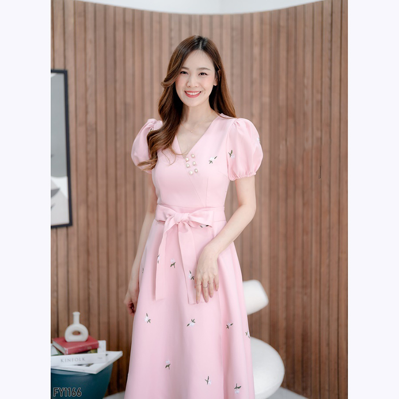 kudapy เดรสยาวสีขาว/สีชมพู แขนตุ๊กตาแต่งกระดุม