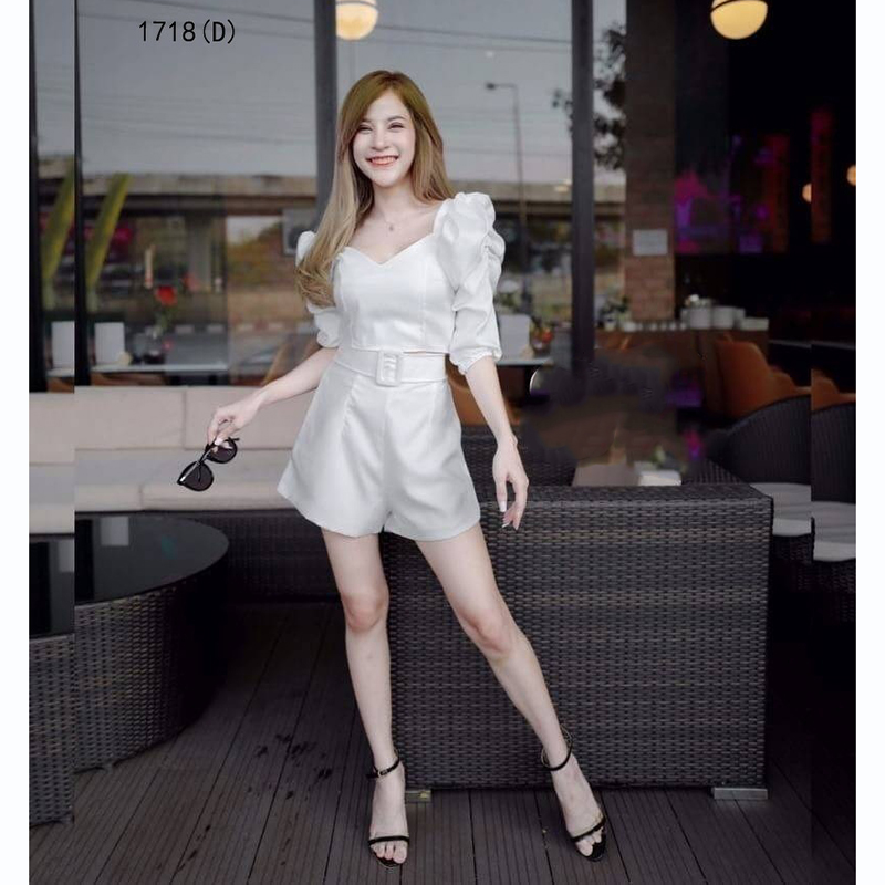 kudapy เซตขาสั้นสีแดง/สีนู้ด/สีขาว 2 ชิ้นเสื้อครอปมีแขน ซิปหลัง+ มาพร้อมกางเกงขาสั้นเอวสม็อกหลัง มีเข็มขัดคาดเอว