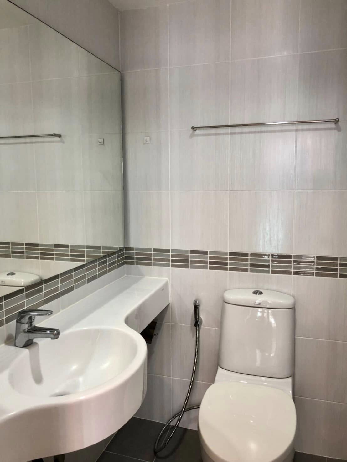 ปล่อยเช่า Lumpini Place Srinakarin-Huamak : ลุมพินี เพลส ศรีนครินทร์-หัวหมาก - โซนพื้นที่ MRT ARL หัวหมาก 1ห้องนอน 1ห้องน้ำ 1ห้องนั่งเล่น - ขนาดห้อง 26 ตรม. ชั้น 12 ตึก B - ให้เช่า 11,000 ต่อเดือน