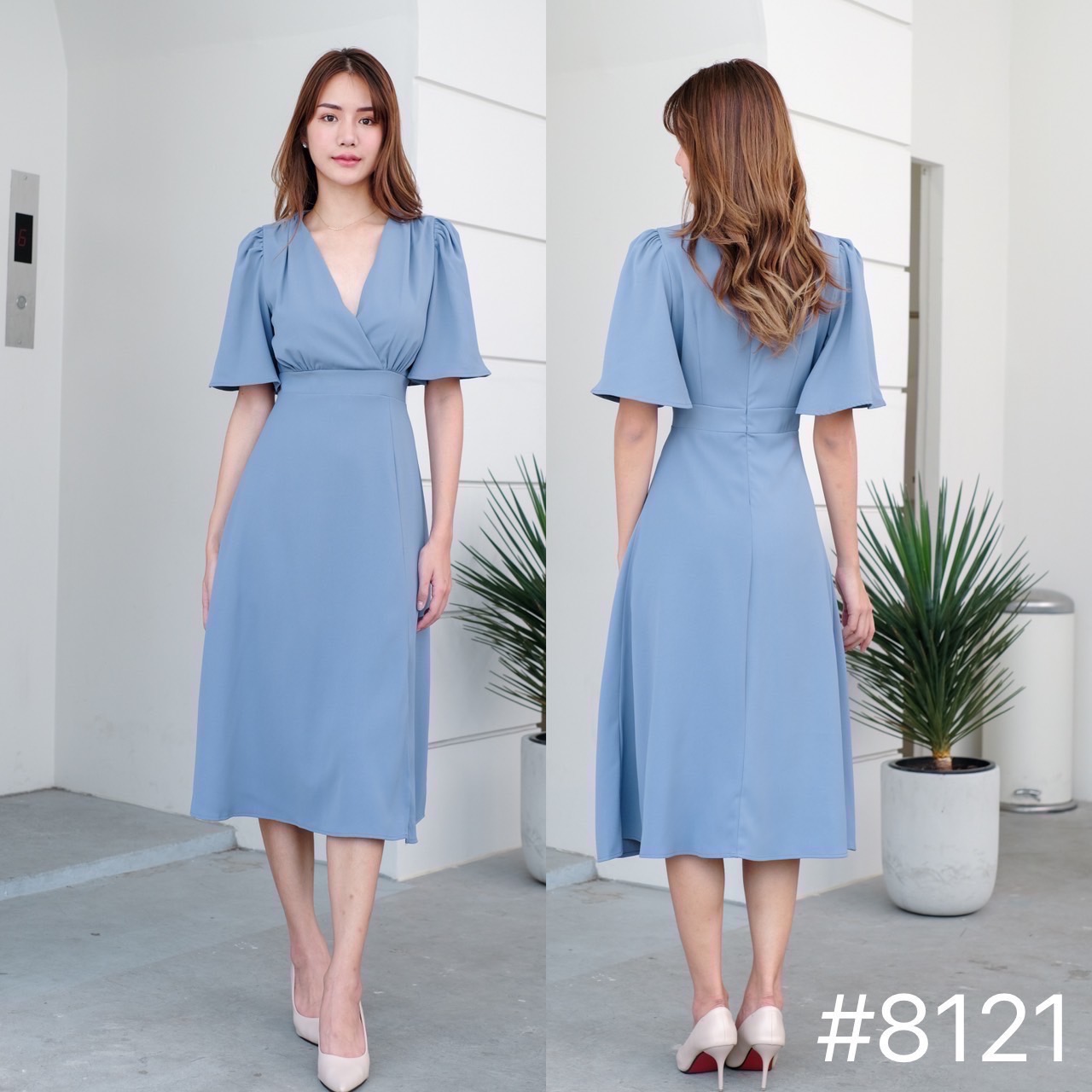 kudapy เดรสยาวสีชมพู แดงไวน์ น้ำตาล ฟ้าคราม เขียวอมเทา คอวีป้ายแต่งจีบใต้อก ไหล่จับจีบแขนทรงกระดิ่ง กระโปรงฟรีสะโพกผ่าหน้า