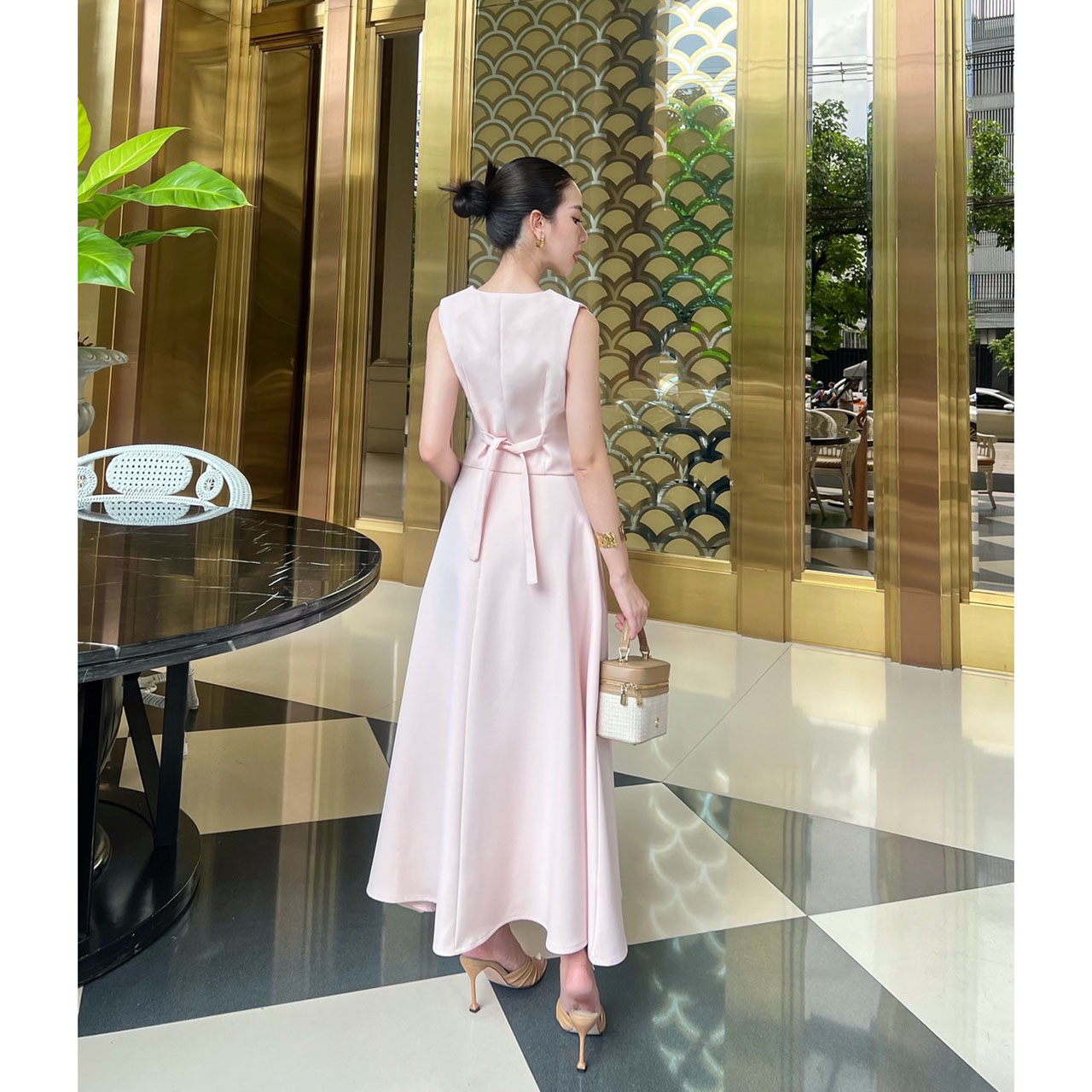 kudapy เซ็ท 3 ชิ้น เสื้อ Vest+กระโปรงยาว+เข็มขัด เสื้อกับกระโปรงเราใช้ผ้าเดียวกัน มีเชือกผูกด้านหลังเพื่อปรับ