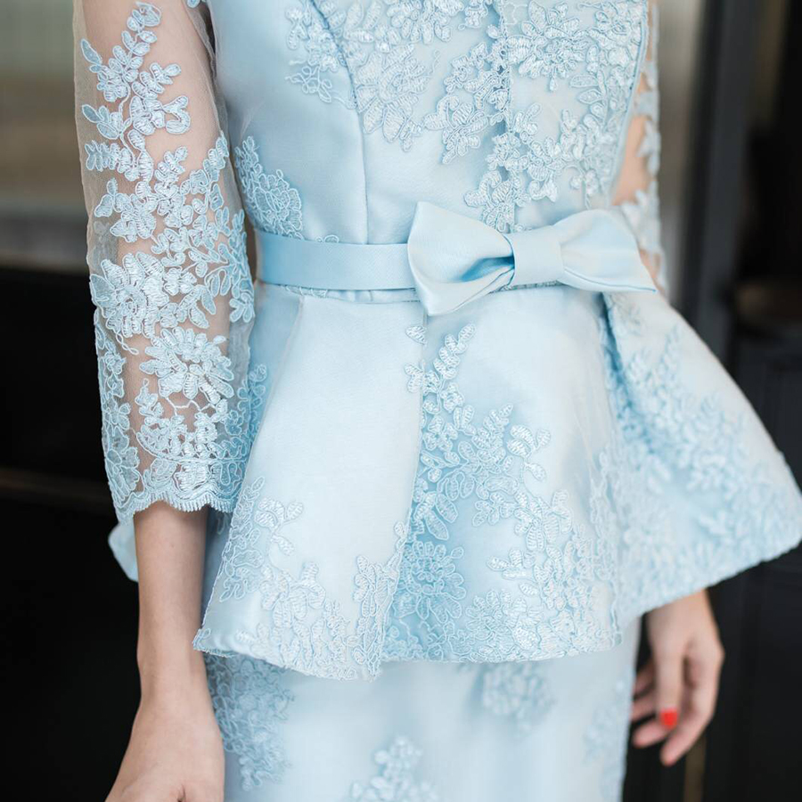 kudapy set 2 ชิ้น เสื้อลูกไม้สีฟ้า+กระดปรงทรงเอสีฟ้าเข้ารูป ชุดไปงานแต่ง งานบวช ใส่ออกงาน ทำบุญ