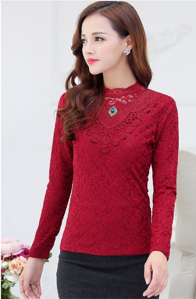 kudapy เสื้อลูกไม้สีแดง สีขาว ไสตล์เกาหลี ทรงเข้ารูปคอตั้งแต่งลูกไม้และคริสตัลช่วงหน้าอก งานลูกไม้ทั้งตัวมีซับใน