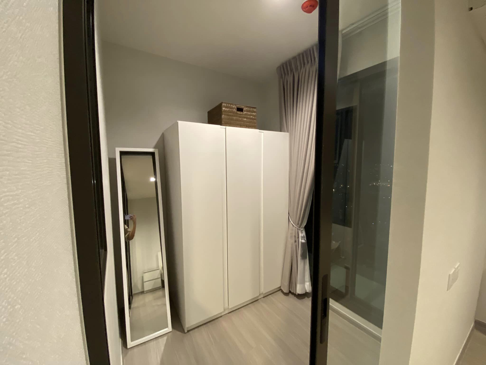 ให้เช่าห้องห้องใหม่น่าอยู่ชั้นสูงห้องมุมวิวไม่บล็อค สอบถามแอด Line ID : Smile-easy ที่ Life Sathorn Sierra (ไลฟ์ สาทร เซียร์รา)