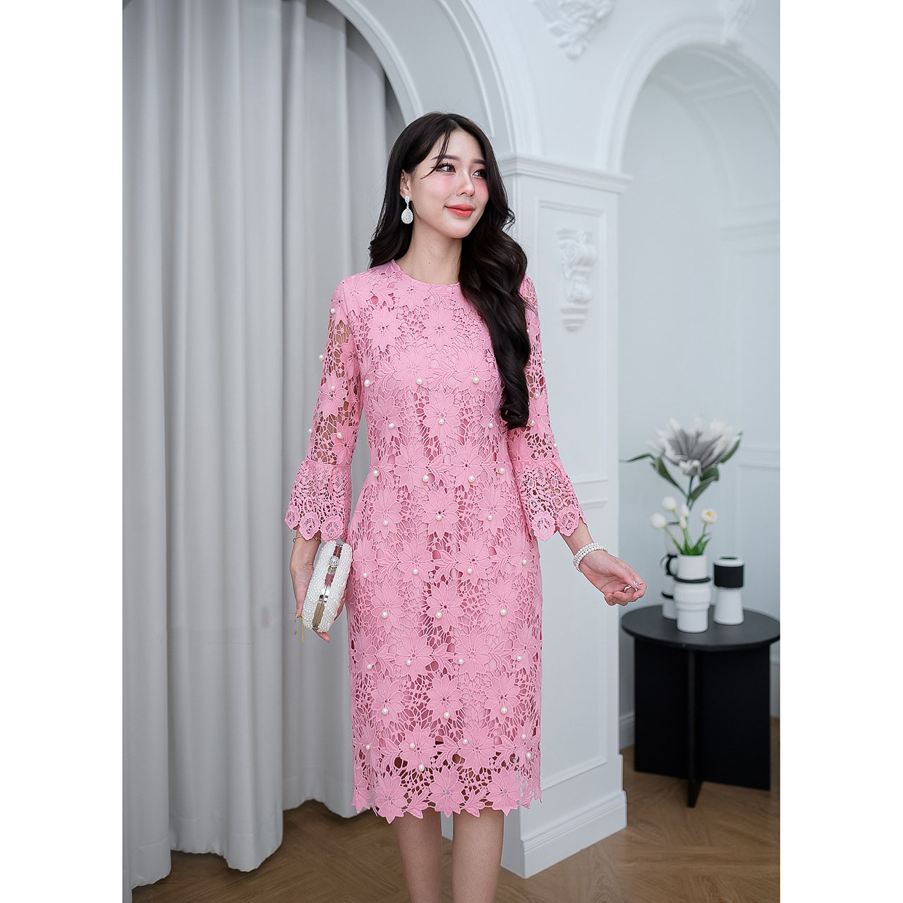 kudapy เดรสสั้นสีเขียว/สีชมพู ผ้าลูกไม้ถัก ผ้าทอลายดอกไม้หนานุ่ม งานดีไซน์คอกลม ปลายแขนแต่งระบาย ความยาวคลุมเข่า