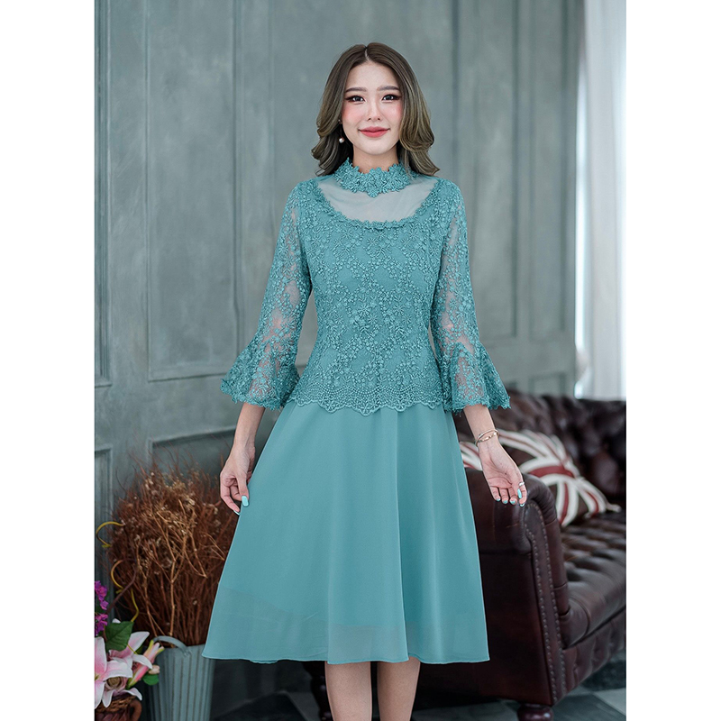 kudapy เดรสสั้นสีชมพูกะปิ/สีเขียว/สีดำ ลูกไม้เงาดีไซน์สวยหรูค่ะ ชุดนี้ด้านบนเป็นผ้าลูกไม้แต่งคอช่วงอกจะเป็นซีทรูเบาๆทรงคอปาด