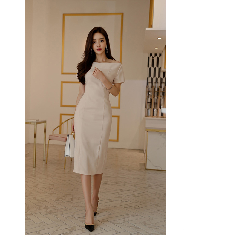 kudapy เดรสสั้นสีครีม ออกงานคอปาดแขนสั้น เข้ารูปทรงสวย มีซับในอย่างดี ผ้าฝ้ายผสมเนื้อดี กระโปรงทรงสอบผ่าหลัง เรียบหรูดูดี