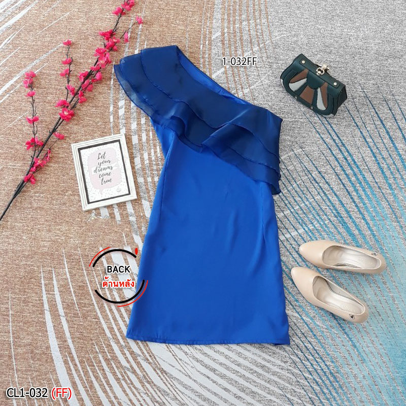 kudapy เดรสสั้นไหล่เฉียง แต่งระบายผ้าแก้ว ตัวเดรสงานผ้าซาร่า มีซิปข้าง ตีเกล็ดหน้า-หลัง เอวไม่สม็อค