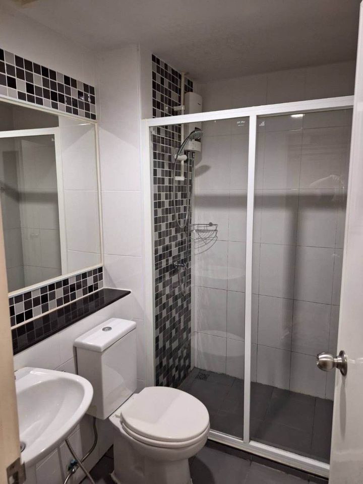 ปล่อยเช่าคอนโด รีเจ้นท์ โฮม 18 แจ้งวัฒนะ-หลักสี่ (Regent home 18 changwattana-laksi) - 1ห้องนอน 1ห้องน้ำ 1ห้องนั่งเล่น 1ห้องครัว - ใกล้ BTS วัดพระศรี - ขนาดห้อง 30 ตรม. ชั้น 8 ตึก E