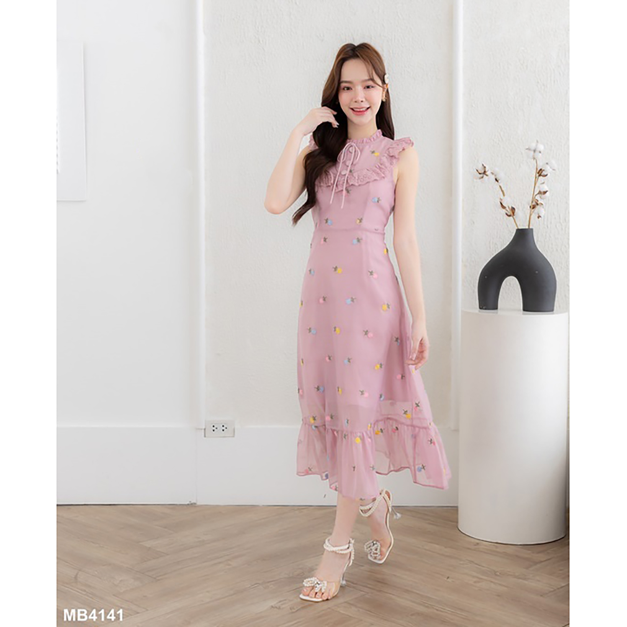 kudapy เดรสยาวสีชมพู/สีขาว คอตตอนปักแต่งผ้าฉลุ