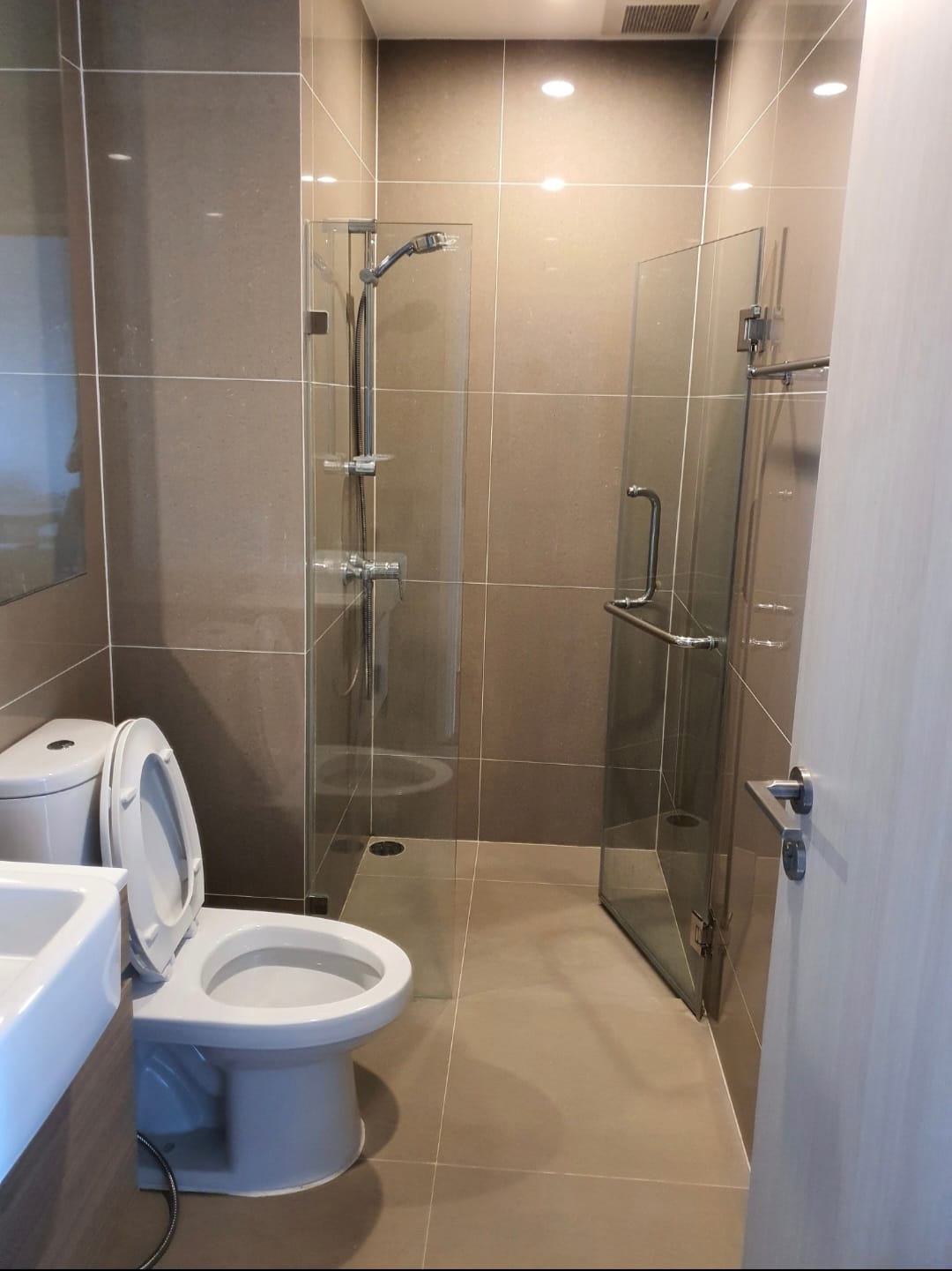 ให้เช่าคอนโด Noble Revolve Ratchada 2 (โนเบิล รีวอลฟ์ รัชดา 2) - ตกแต่งเฟอร์ครบชั้นสูง 2ห้องนอน - การเดินทาง: ติด MRT ศูนย์วัฒนธรรม