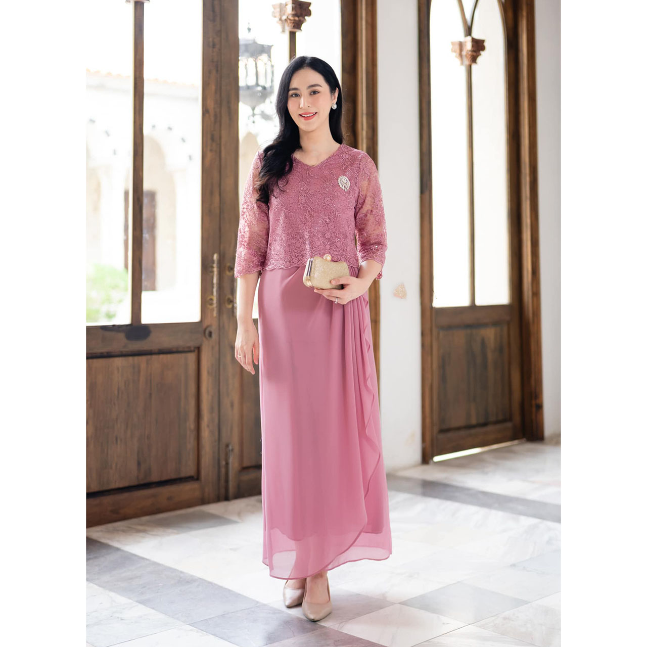 kudapy เดรสยาวสีชมพู/สีครีม/สีชมพูกะปิ เดรสออกงานตัวเสื้อลูกไม้ใยบวบทอแน่น ลูกไม้ปักเลื่อม ตัวกระโปรงจับจีบเป็นผ้าชีฟอง2ชั้น