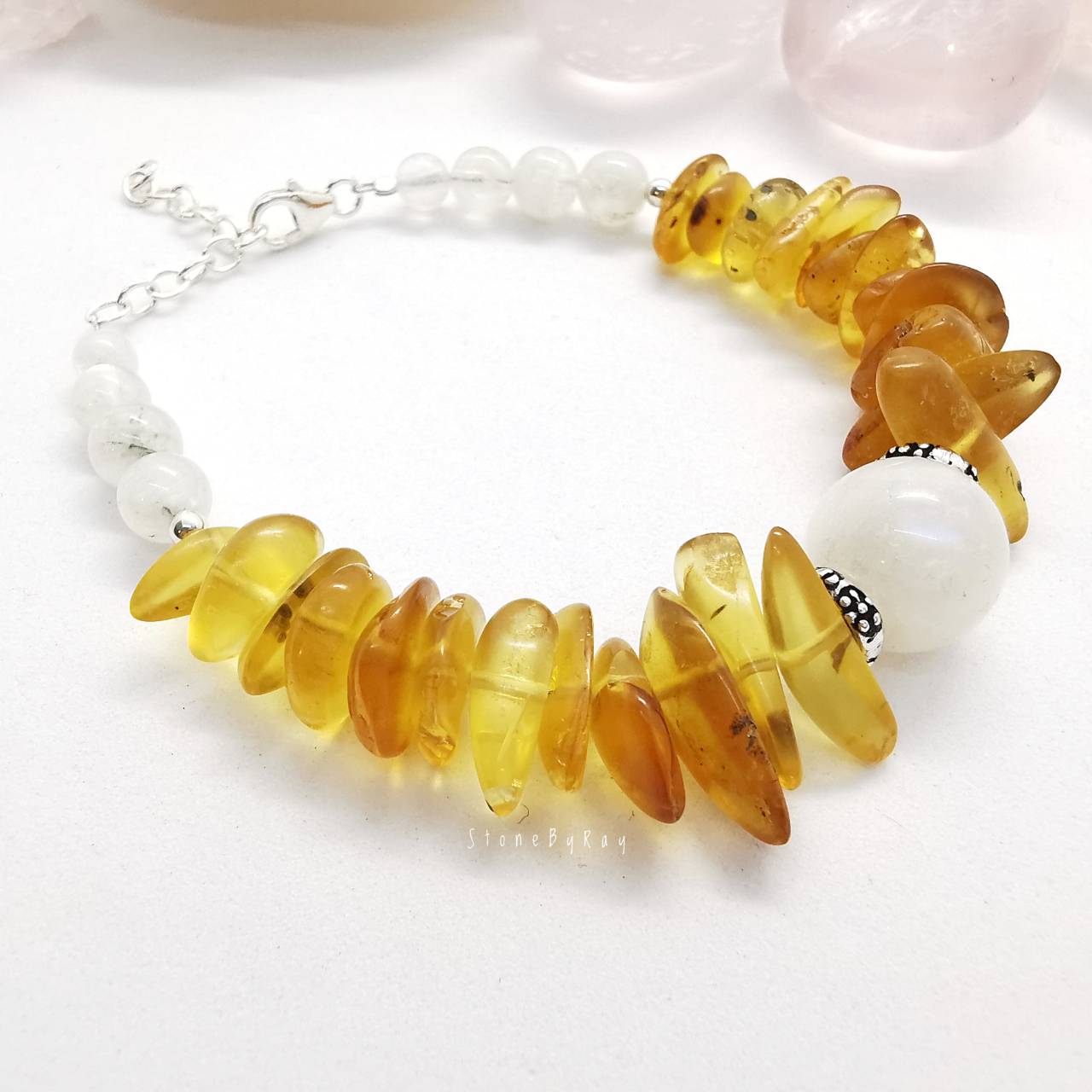 สร้อยข้อมือหินมูนสโตนร้อยกับอำพัน Moonstone+Amber