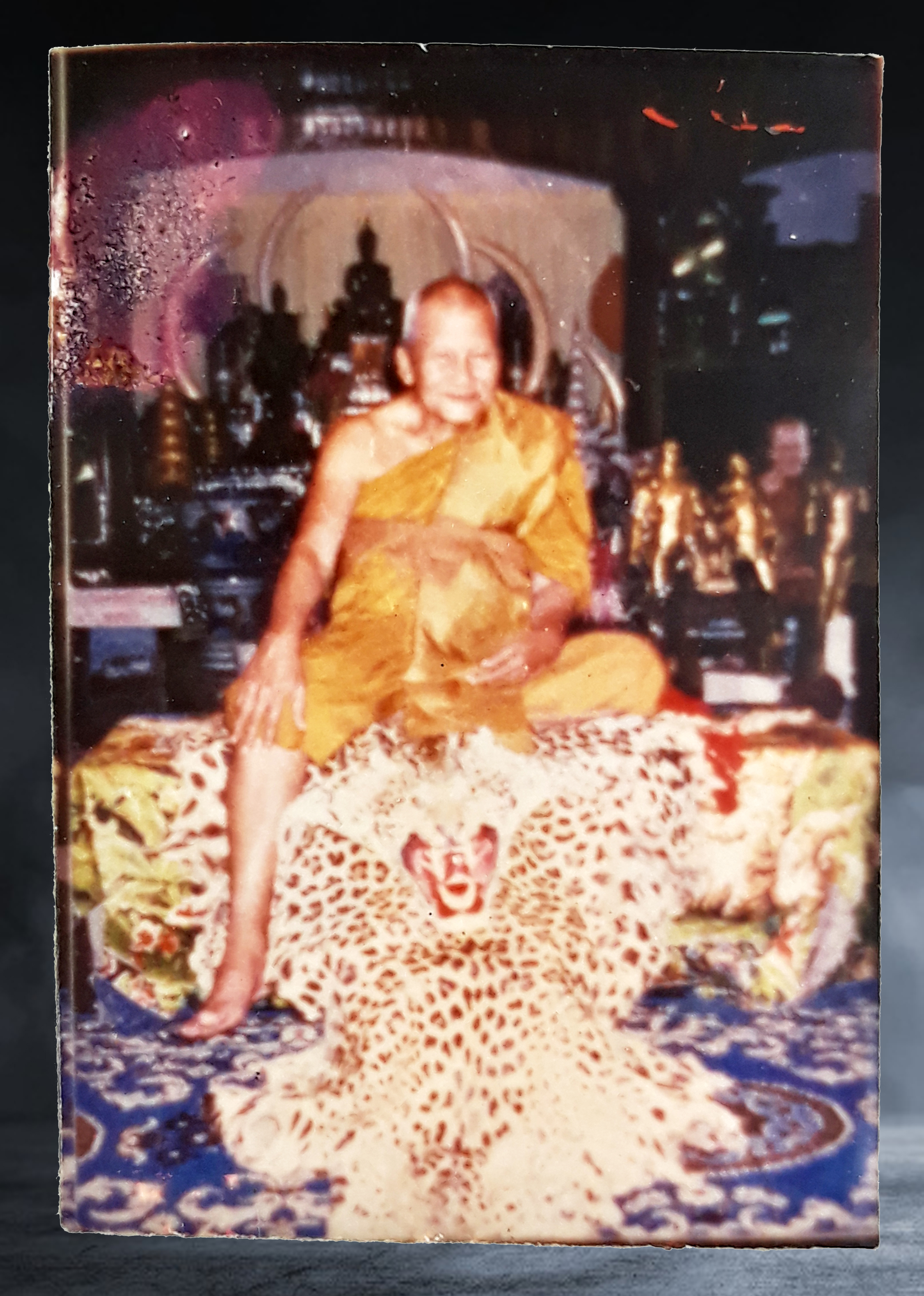 รูปถ่าย ห้อยขานั่งพรหมเสือ หลวงพ่อเปิ่น วัดบางพระ จ.นครปฐม