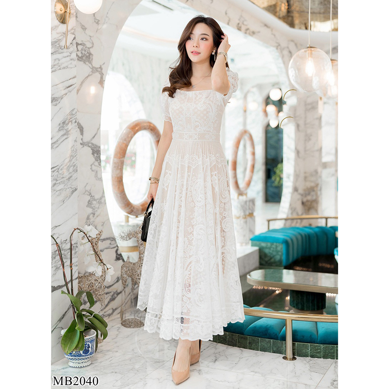 kudapy เดรสยาวสีขาว/สีชมพู/สีกรม/สีแดง คอเหลี่ยมลูกไม้มีซับ