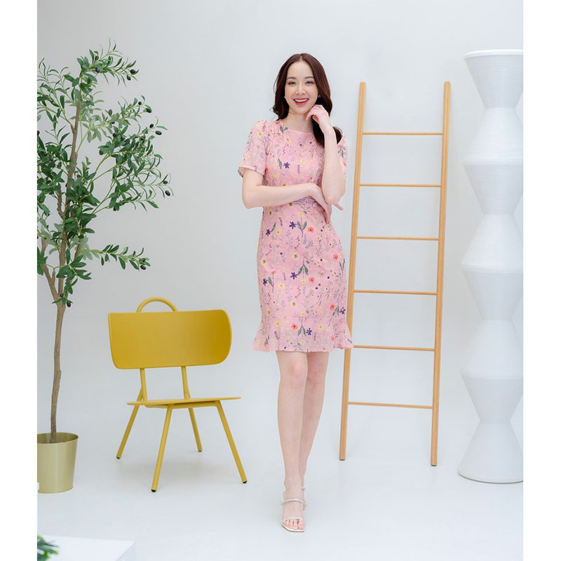 kudapy เดรสสั้นสีน้ำเงินเข้ม/สีขาว/สีชมพู ผ้าฉลุลายดอกคอกลมแต่งกระดุม ใส่สบาย สวยดูดี