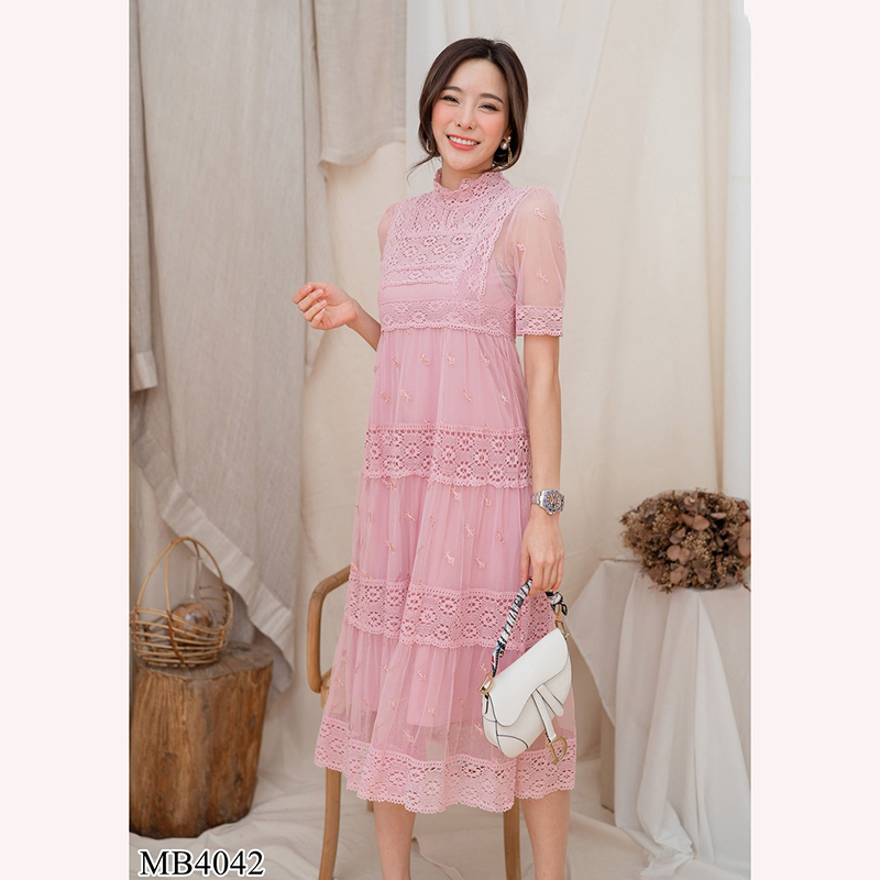 kudapy เดรสยาวสีแดง/สีกรม/สีชมพู/สีขาว ลูกไม้ตาข่ายสีสด ใส่สบายสวยดูดี