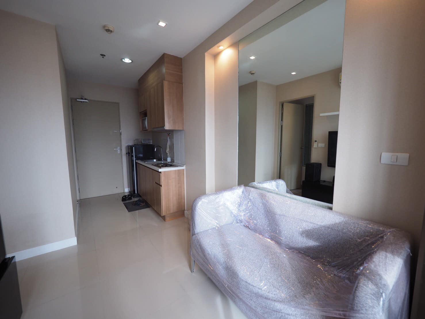 สนใจชมห้องติดต่อได้เลย Line ID: Smile-easy ปล่อยเช่าคอนโด IDEO Mix Sukhumvit 103 (ไอดีโอ มิกซ์ สุขุมวิท 103) - 1ห้องนอน 1ห้องน้ำ 1ห้องนั่งเล่น - ใกล้ BTS อุดมสุข - ขนาดห้อง 30 ตรม. ชั้น 10 ตึก A