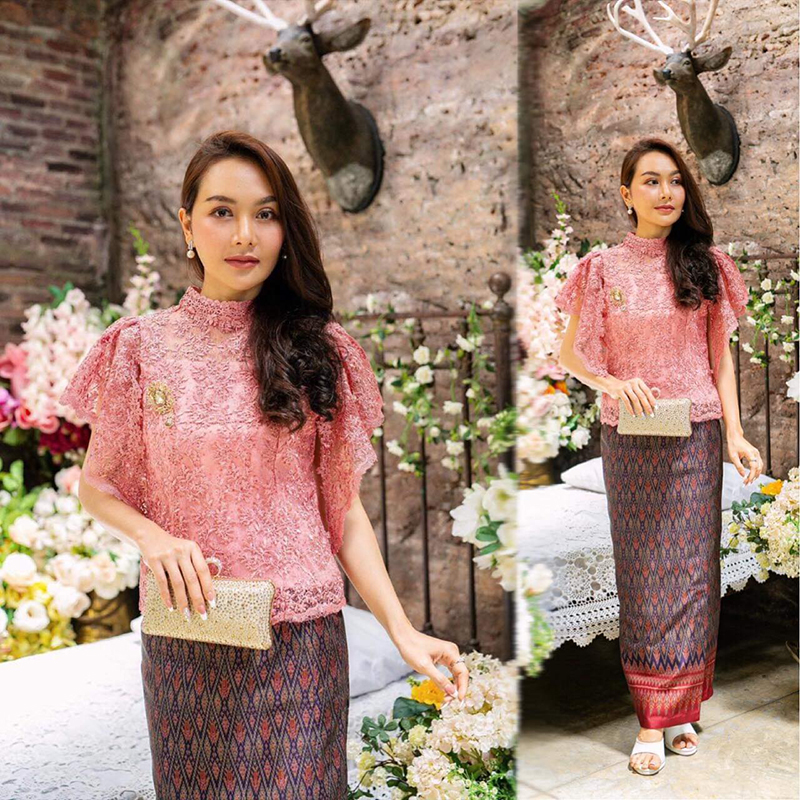 kudapy ชุดเซทเสื้อลูกไม้ใยบวบผสมเลื่อมเกรดพรีเมี่ยมสีชมพู/สีขาว ซิปหลัง มีซับทั้งตัว แขนระบาย+ผ้าถุงงานตัดห้องเสื้อ งานทอลายละเอียดทั้งตัว