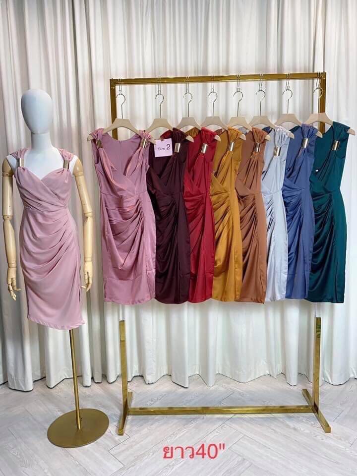 kudapy เดรสสั้นสายเดี่ยวสีชมพูกลับบัว ,แดงเลือดหมู ,ส้มอิฐ ,เทาอมกรม ,ชมพูเผือก ,น้ำตาลอิฐ ,เขียวแก่ ,โอวัลติน ,กรมท่า แต่งเหล็กไหล่ทั้ง 2 ข้าง กปสั้น ผ้าเครปซาตินยืดได้เล็กน้อย