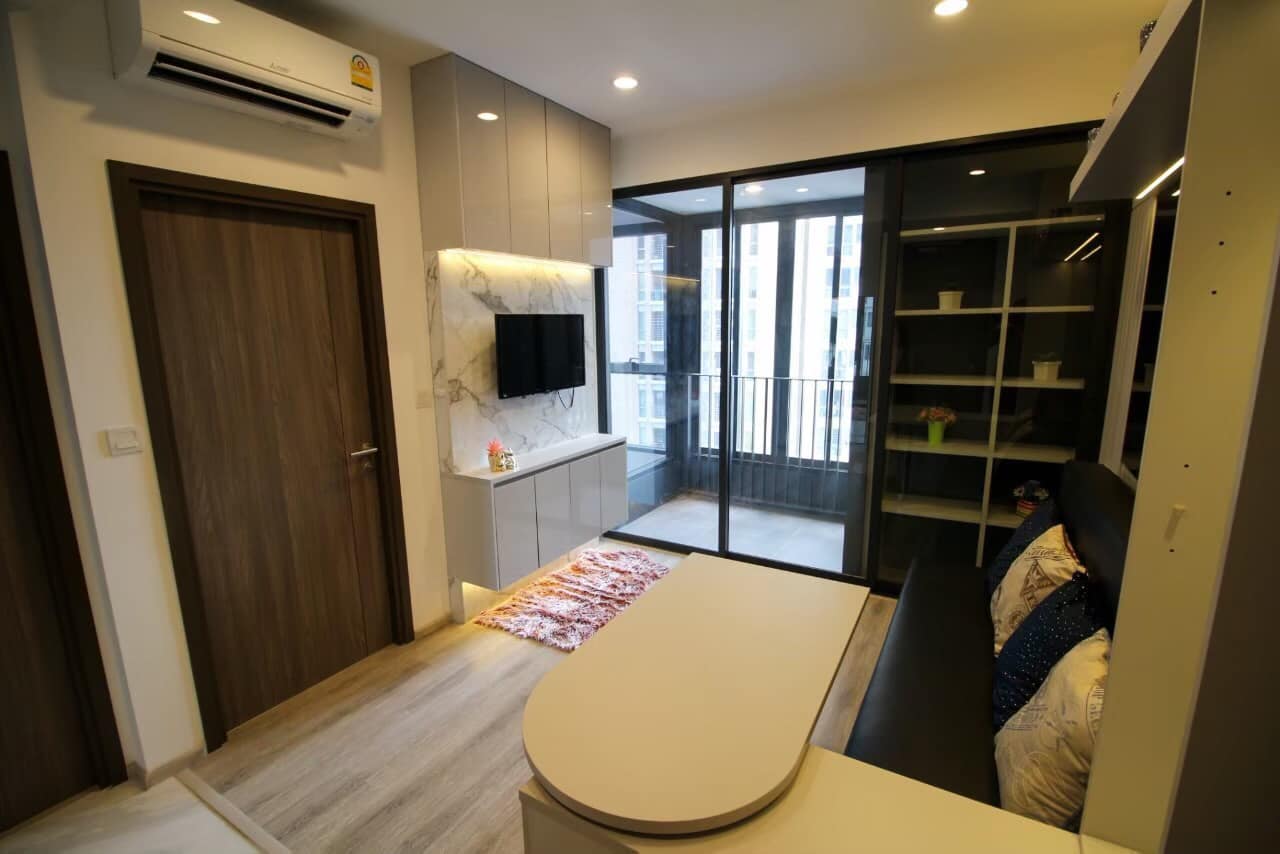 ปล่อยเช่าคอนโด IDEO Mobi Asoke (ไอดีโอ โมบิ อโศก) - เฟอร์เครื่องใช้ไฟฟ้าครบมีเครื่องซักผ้าเพียง 200 เมตรจากมศว. - การเดินทาง: ใกล้ MRT เพชรบุรี