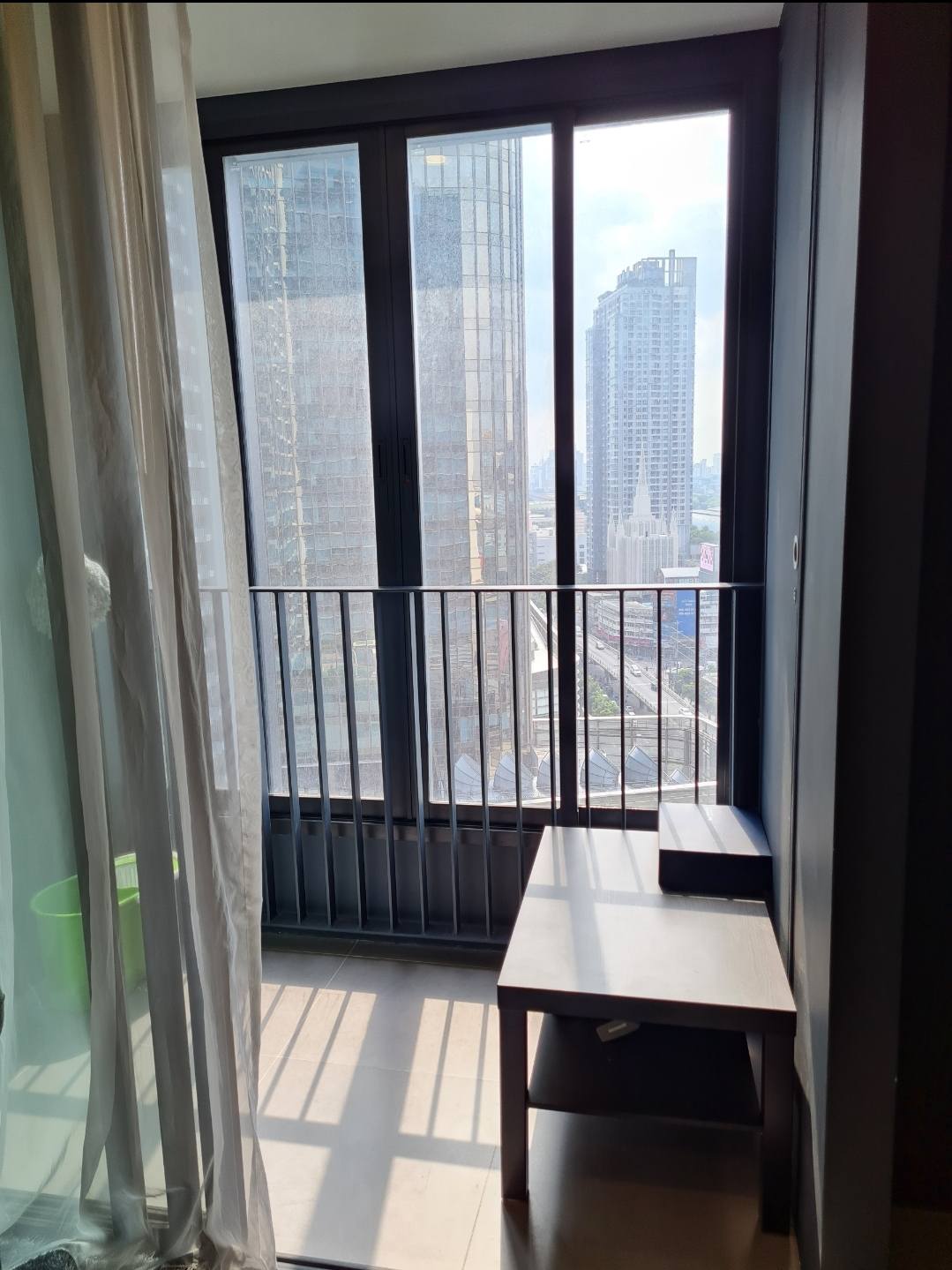 ให้เช่าคอนโด IDEO Mobi Asoke (ไอดีโอ โมบิ อโศก) โซนพื้นที่ MRTเพชรบุรี / มศว. ห้องแบบ 1ห้องนอน / 1ห้องน้ำ · ขนาดห้อง 34.5 ตรม. ชั้น 18