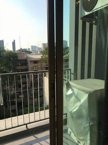 ให้เช่า Casa Condo Asoke – Dindaeng ขนาด30ตรม. เฟอร์ครบวิวสระว่ายน้ำ