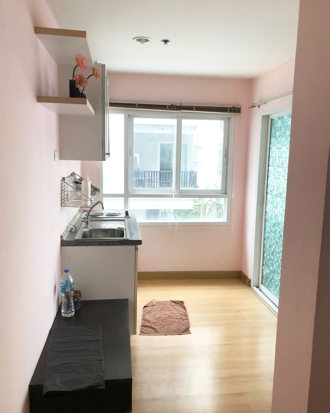 ให้เช่าห้องเฟอร์พร้อมเครื่องใช้ไฟฟ้าครบ สอบถามแอด Line ID : Smile-easy ที่ เดอะ เน็กซ์ ลาดพร้าว