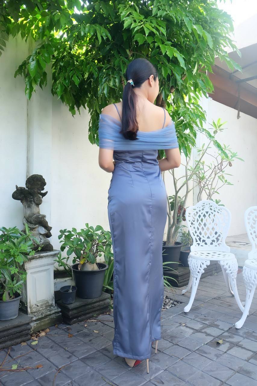 kudapy เดรสยาวออกงาน ปาดไหล่ แต่งสายเดี่ยว เดรสผ้าเครปซาตินเนื้อนิ่มลื่น S M L XL 2XL ยาว 58 นิ้ว