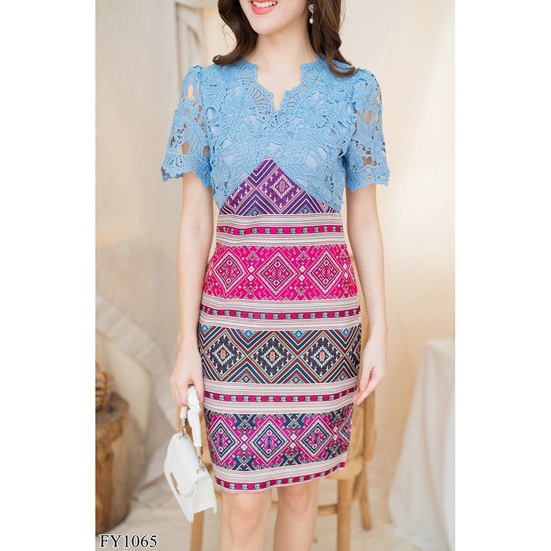 kudapy เซท 2 ชิ้น เสื้อลูกไม้แขนสั้นสีฟ้า/สีชมพู กระโปรงผ้าลายไทย เดรสทรงเอใส่สบาย