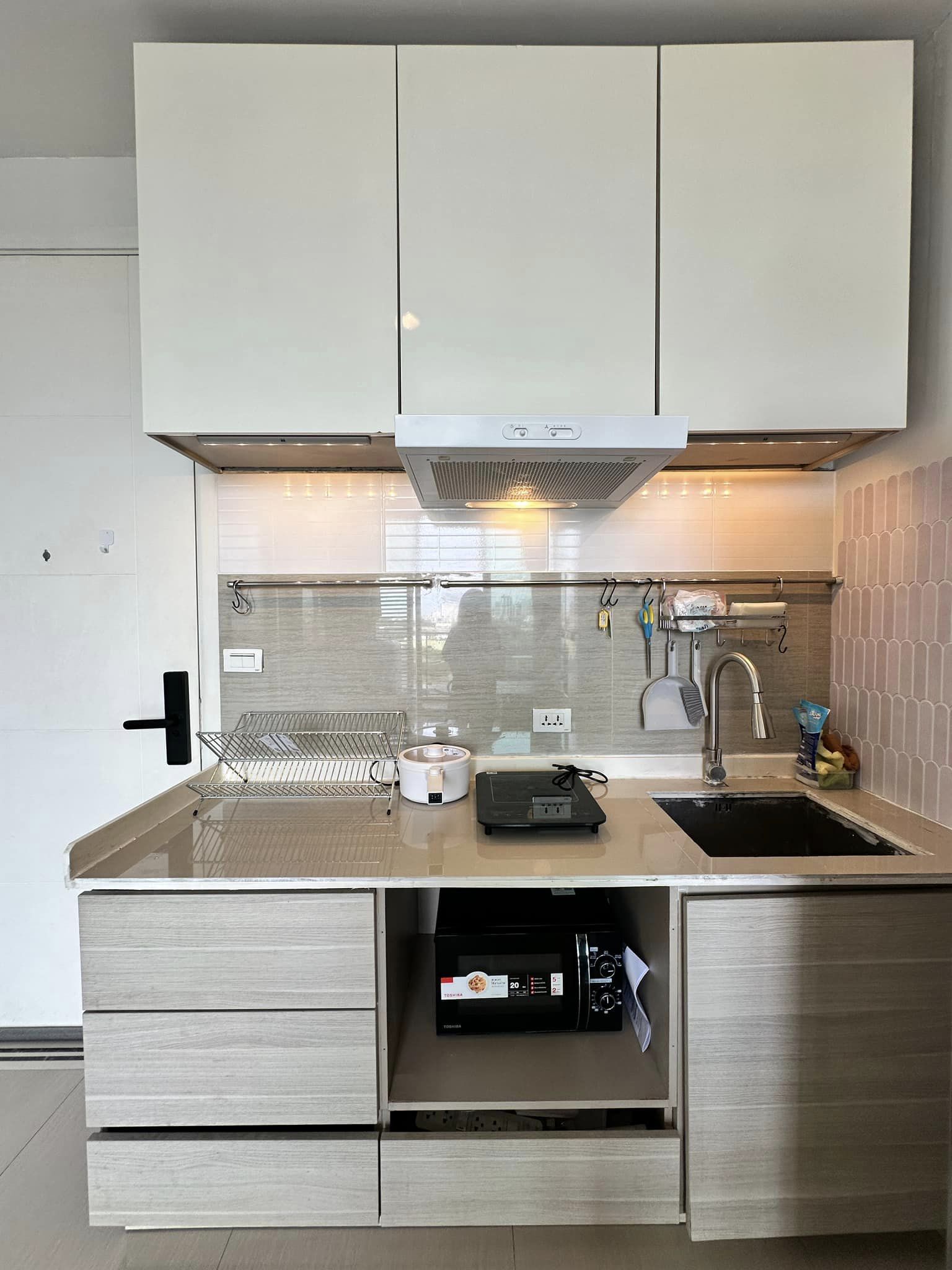 ปล่อยเช่าคอนโด TC Green Rama 9 : ทีซี กรีน พระราม 9 - โซนพื้นที่ MRT พระราม 9 / ซอย RCA - ห้องสวยรีโนเวตใหม่ 1ห้องนอน 1ห้องน้ำ 1ห้องนั่งเล่น - ขนาดห้อง 40 ตรม. ชั้น 8 ตึก B