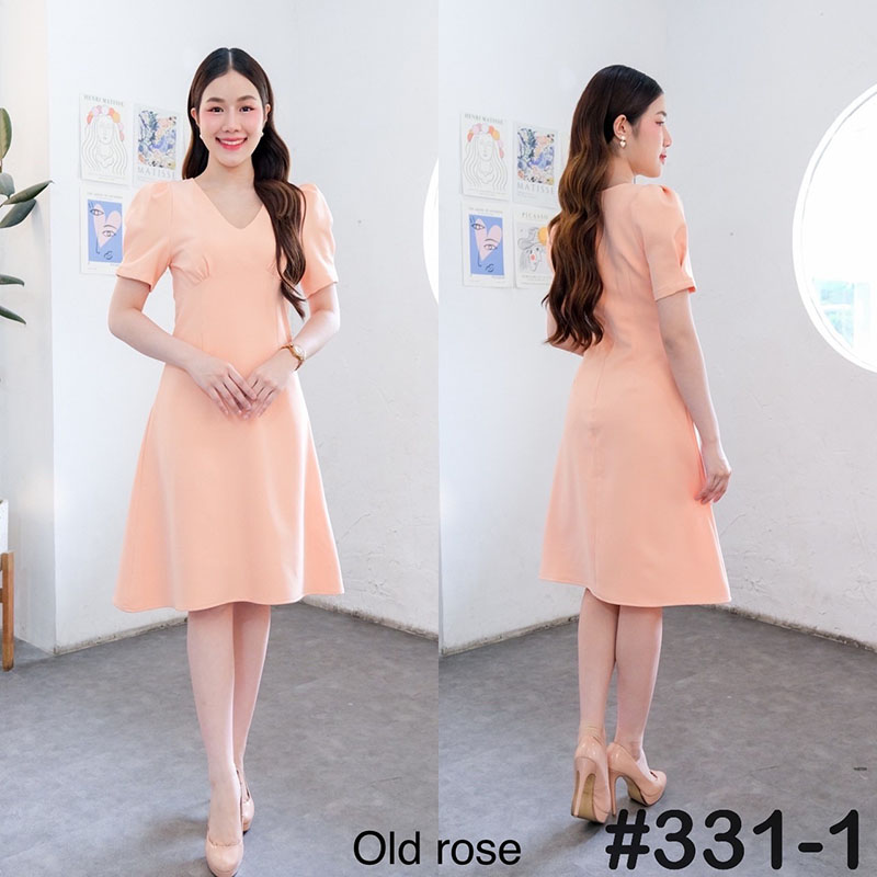 kudapy เดรสสั้นสีชมพู/สีโอโรส/สีดำ/สีคาราเมล คอวี ดีเทลจีบแขนตุ๊กตา เอวตีเกร็ดหน้า ใส่แล้วมีช่วงเอวยาว วัยรุ่น วัยทำงาน เนื้อผ้าเปเป้บาร์บี้คล้ายผ้าเกาหลี พริ้วลื่นเนื้อผ้าเย็น ใส่สบาย