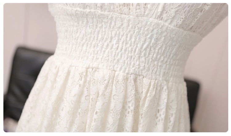 kudapy เดรสยาวสีขาวคอวี ผ้าลูกไม้ทั้ังชุด มีสม็อคเอว มีซับใน (มีเสื้อสายเดียวสีขาวใส่ด้านในแถมให้ด้วย)