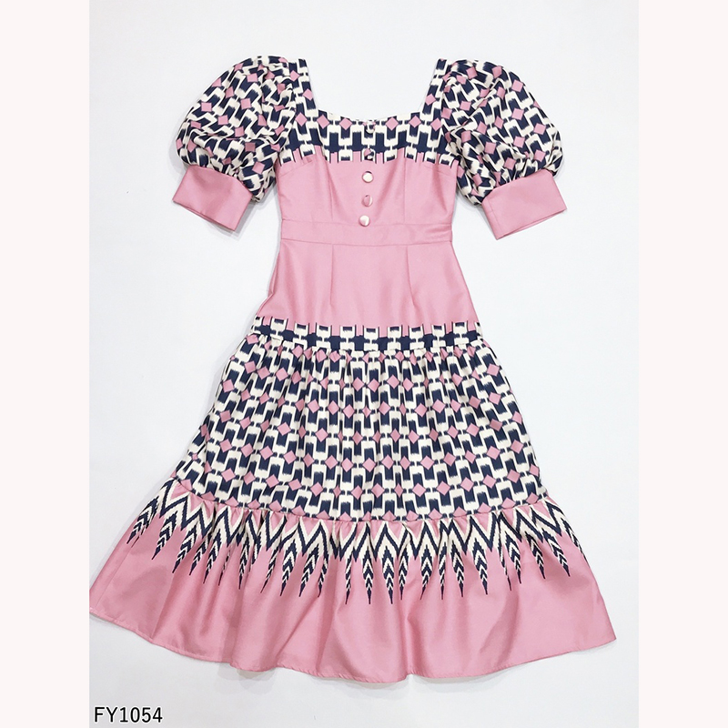 kudapy เดรสยาวสีกรม/สีชมพู คอเหลี่ยมกระดุมหน้าชายระบายลายไทย