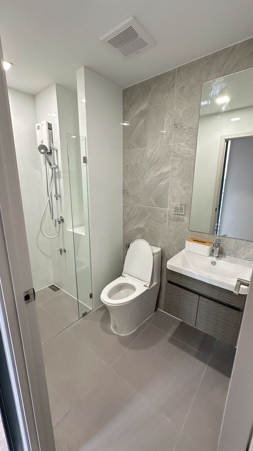 ให้เช่าคอนโด Modiz Rhyme Ramkhamhaeng (โมดิซ ไรห์ม รามคำแหง) โซนพื้นที่ รามคำแหง ห้องแบบ Studio / 1ห้องน้ำ ขนาดห้อง 24 ตรม. ชั้น 21