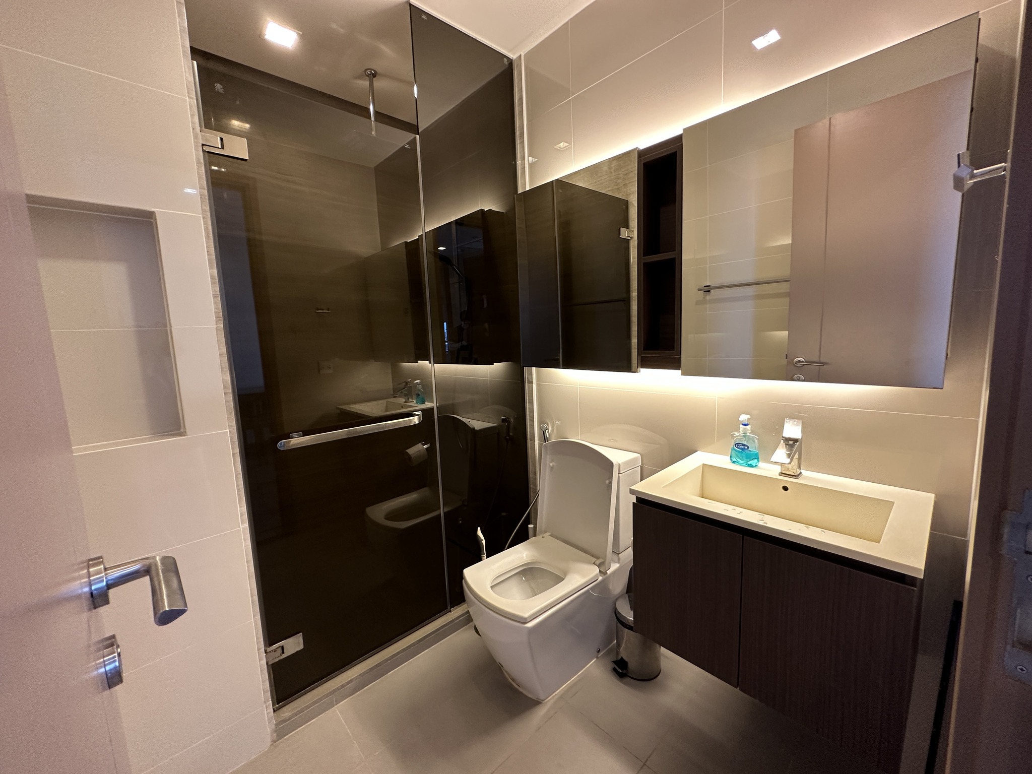 ให้เช่าห้อง2ห้องนอน ตกแต่งครบพร้อมอยู่ BTS พระโขนง สอบถามแอด Line ID : Smile-easy ที่ THE LINE Sukhumvit 71