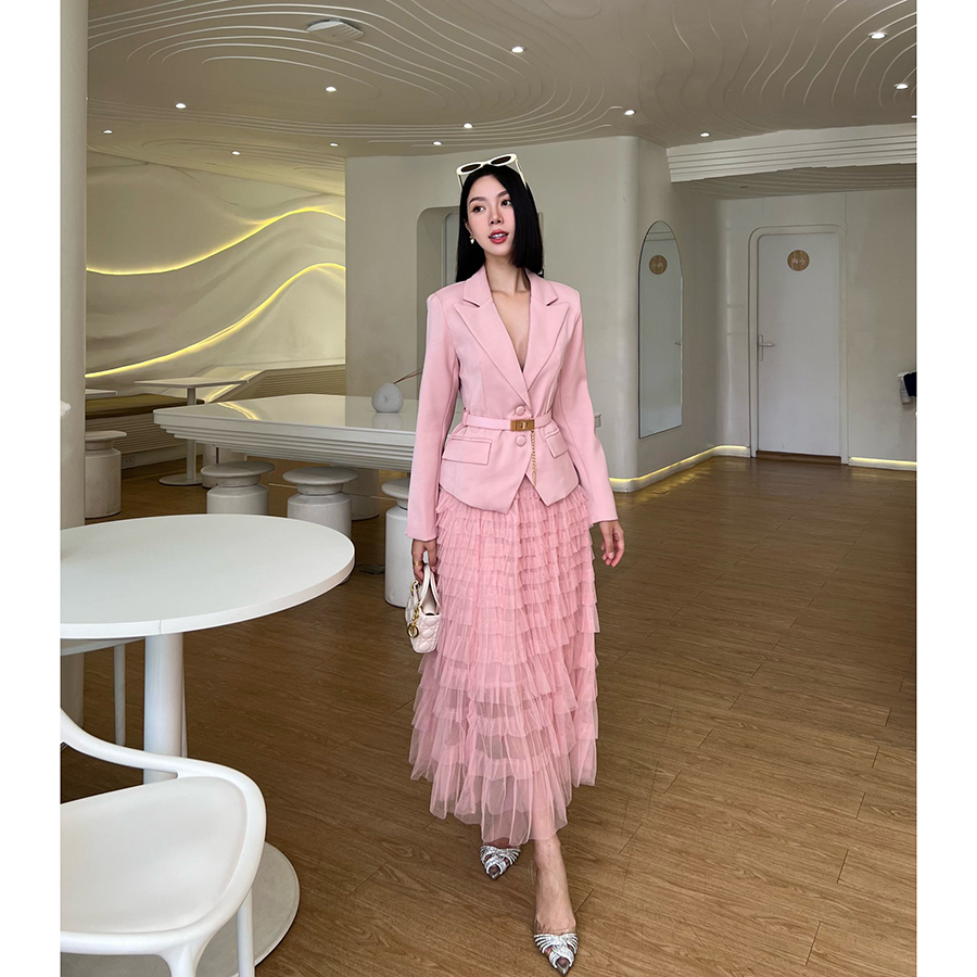 kudapy set Blazer+Skirt +เข็มขัด สีน้ำตาล, ดำ, ชมพู, กรม เสื้อสูทกระเป๋าจริง มีฟองน้ำเสริมไหล่บางๆ ทรงสวย มีซับในทั้งตัว แขนแต่งกระดุมเม็ดเล็ก เพื่อให้ดูดี มาพร้อมกับกระโปรงทูทู่