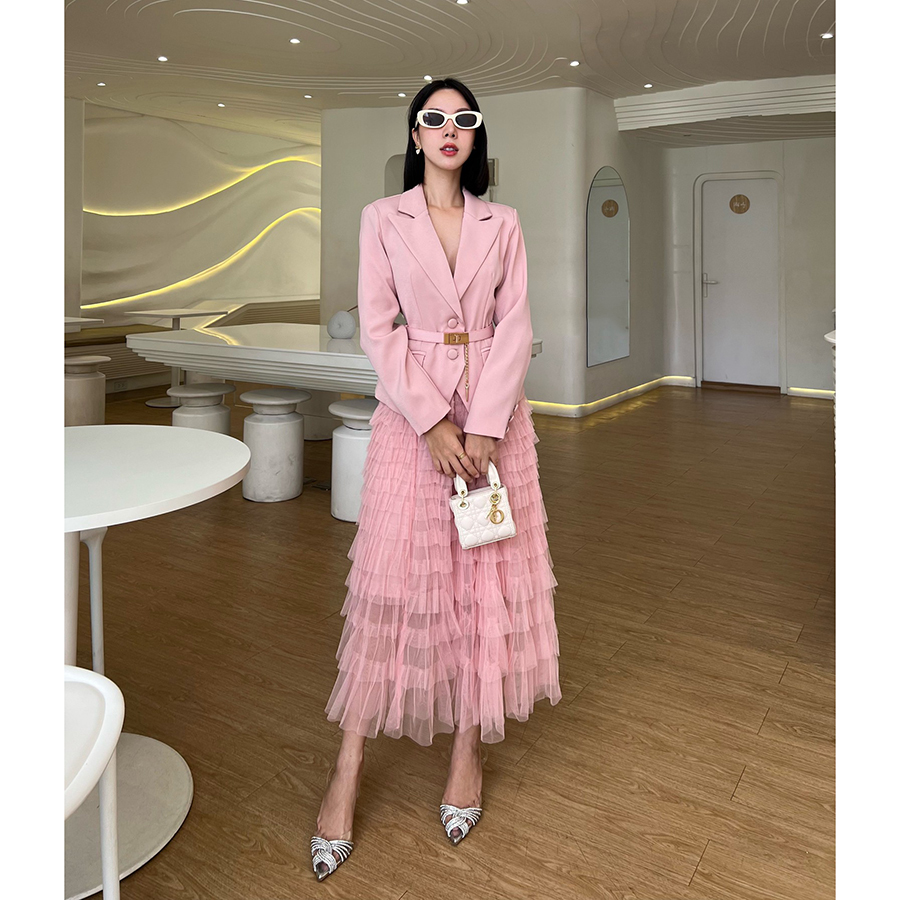 kudapy set Blazer+Skirt +เข็มขัด สีน้ำตาล, ดำ, ชมพู, กรม เสื้อสูทกระเป๋าจริง มีฟองน้ำเสริมไหล่บางๆ ทรงสวย มีซับในทั้งตัว แขนแต่งกระดุมเม็ดเล็ก เพื่อให้ดูดี มาพร้อมกับกระโปรงทูทู่