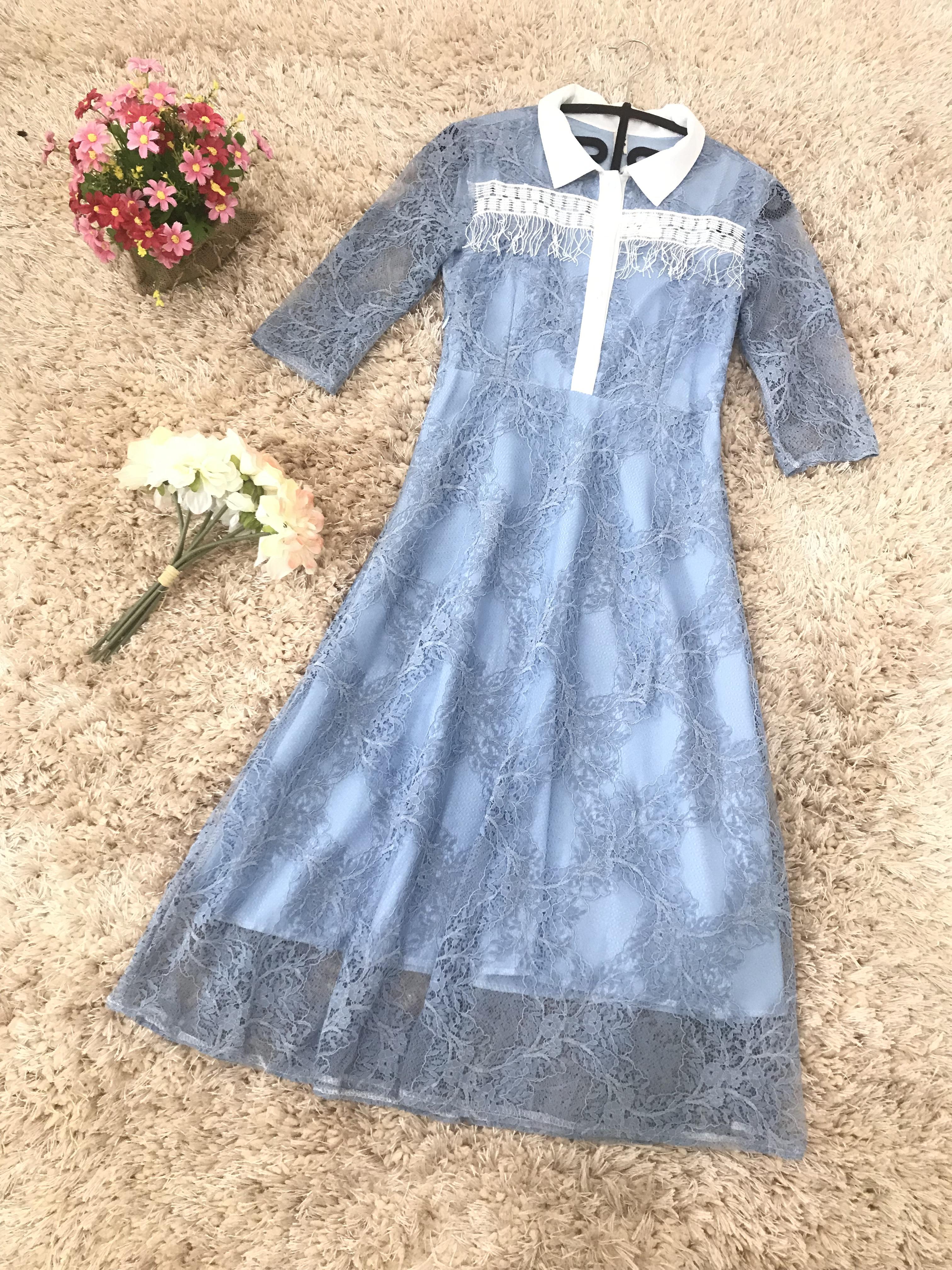 ชุดเดรสสีฟ้า ผ้าลูกไม้เนื้อดี แขนยาวสี่ส่วน คอปกสีขาว มีกระดุมผ่าหน้าอก L