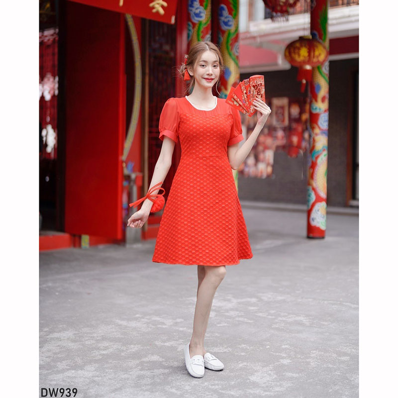 kudapy เดรสสั้นสีแดง ผ้าทอลายนูนแขนชีฟอง ใส่ออกงาน ใส่งานตรุษจีนสวยดูดี