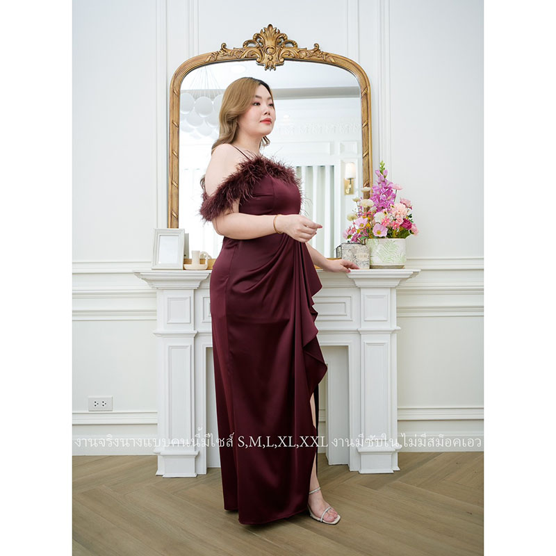 kudapy ชุดราตรียาวสีกรม/สีแดงเลือดหมู สาวอวบปาดไหล่แต่งขนนก ใส่สบายสวยดูดี