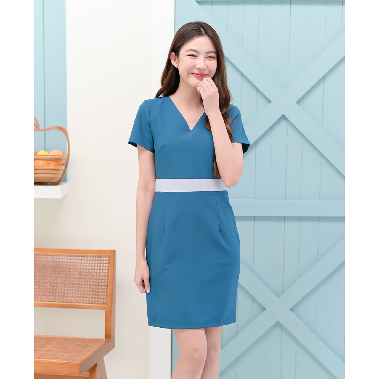 kudapy ฌดรสแขนสั้นคอวี ดีไซน์ทูโทนตัดต่อคาดเอว เข้ารูป ทรงสอบ เนื้อผ้าอยู่ทรง เก็บทรงหุ่นเป๊ะผอมเพรียว